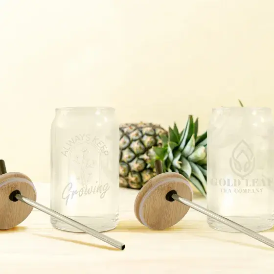 etched-can-glass-lid-straw-lifestyle-01-sm
